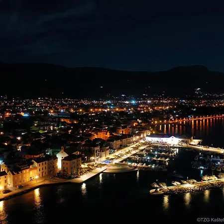 فيلة Viva Kaštel Novi