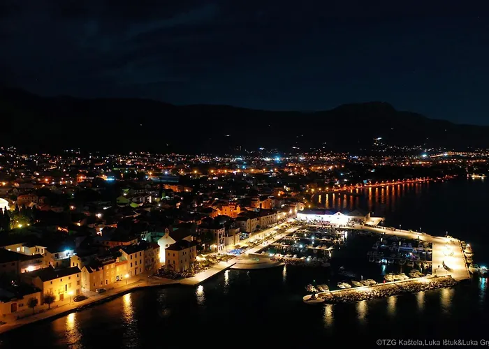 فيلة Viva Kaštel Novi