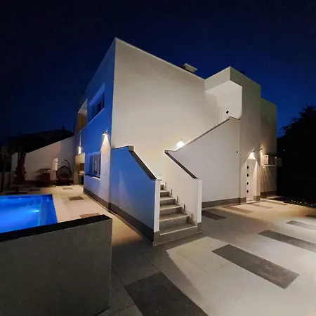 Viva ヴィラ Kaštel Novi